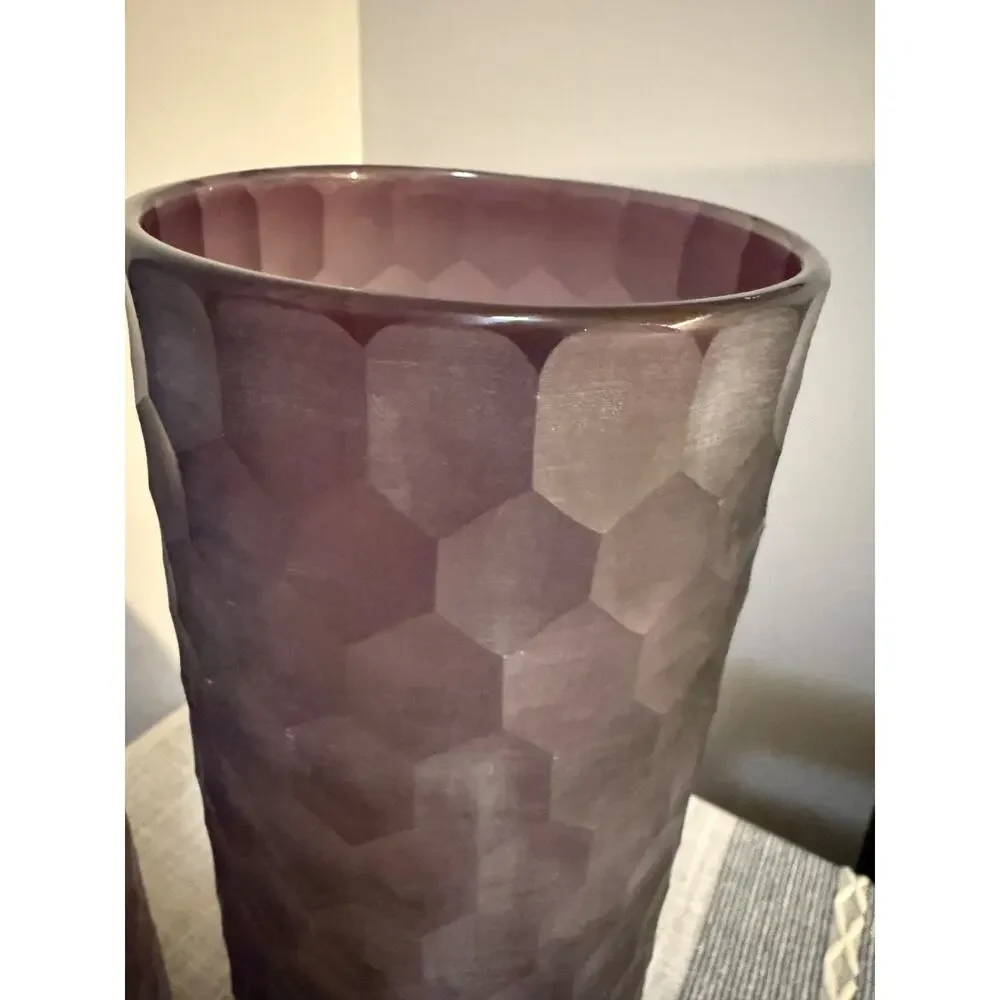 🌸 Set of 2 Textured Glass Vases – Purple / Mauve Honeycomb Design
